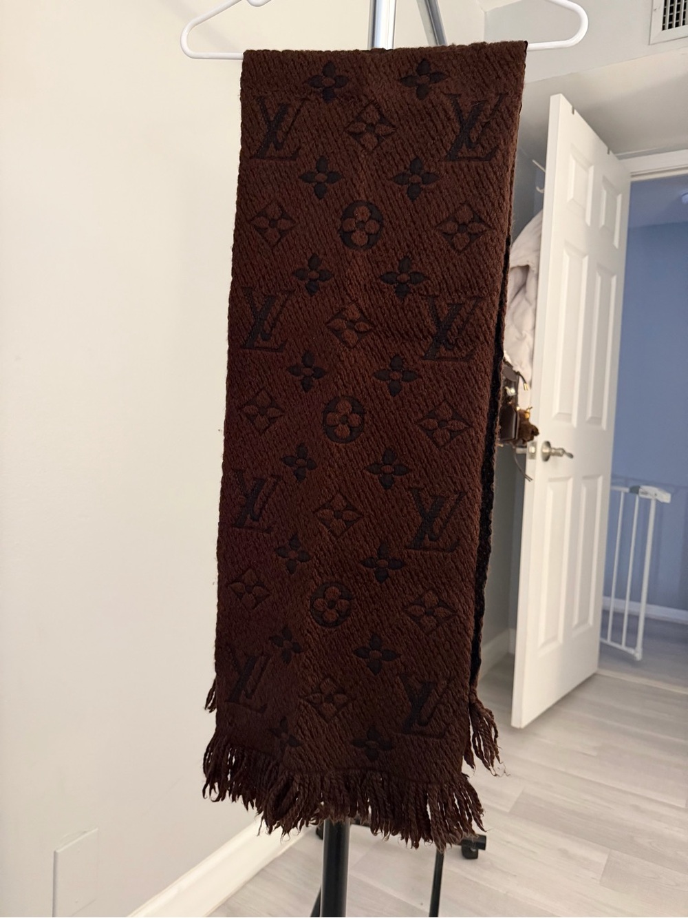 Louis Vuitton Logomania Scarf - Preloved 🤎 - Picture 3 of 9